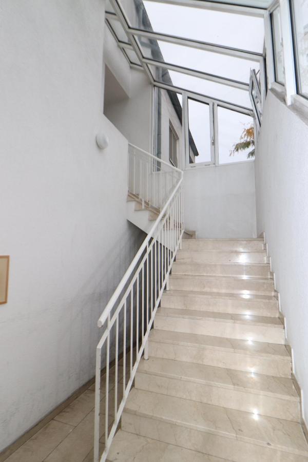 Bacchus - Helles Und Geraeumiges Appartement Am Rande Von Mainz Exterior foto